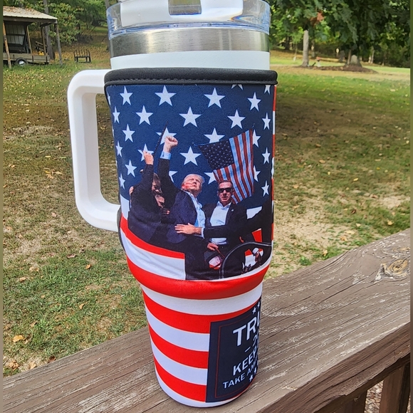 TRUMP Reusable Tumbler Sleeve 40 oz - Picture 1 of 6